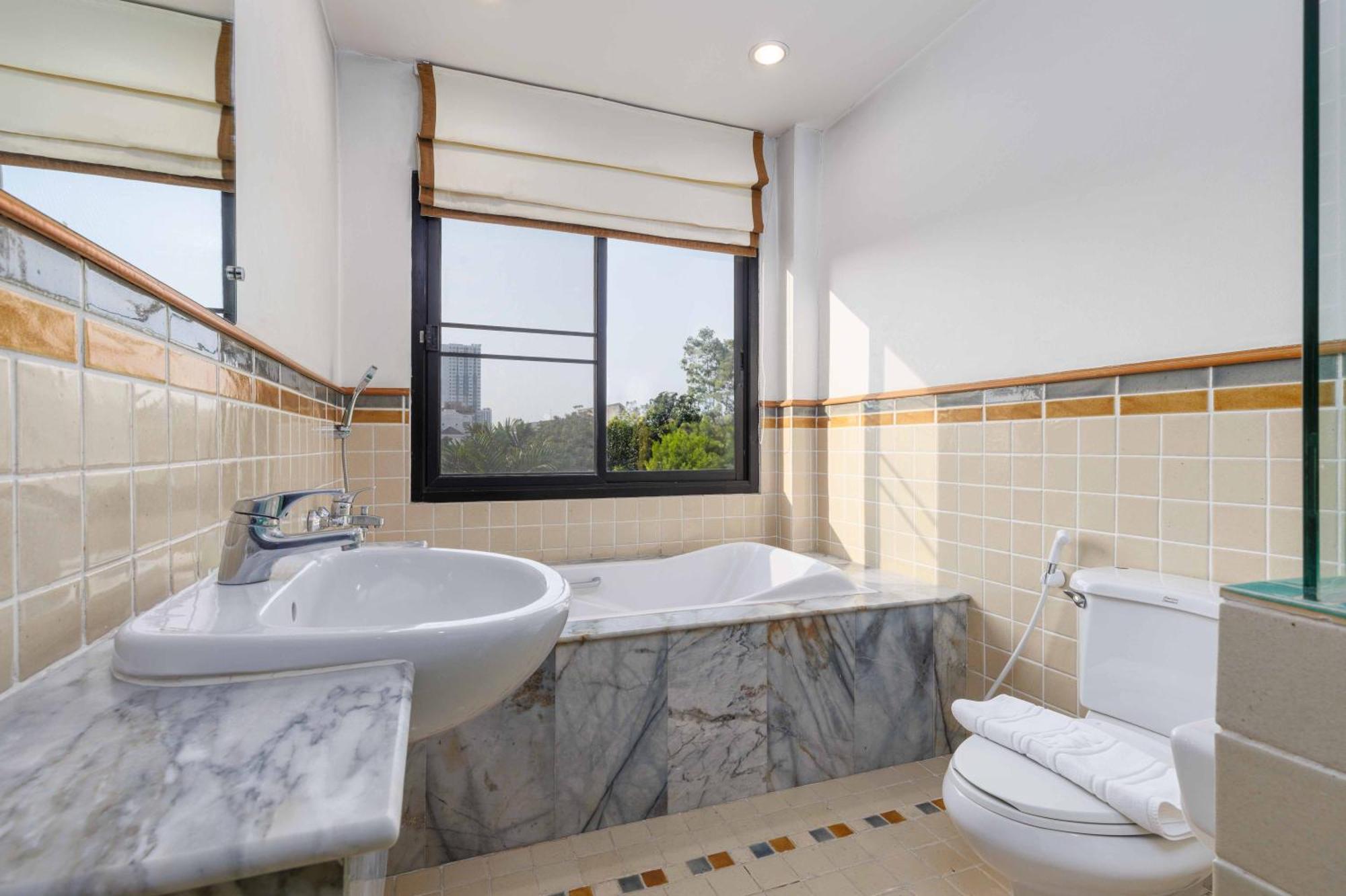Charlie House Pin Klao Hotel Bangkok Luaran gambar
