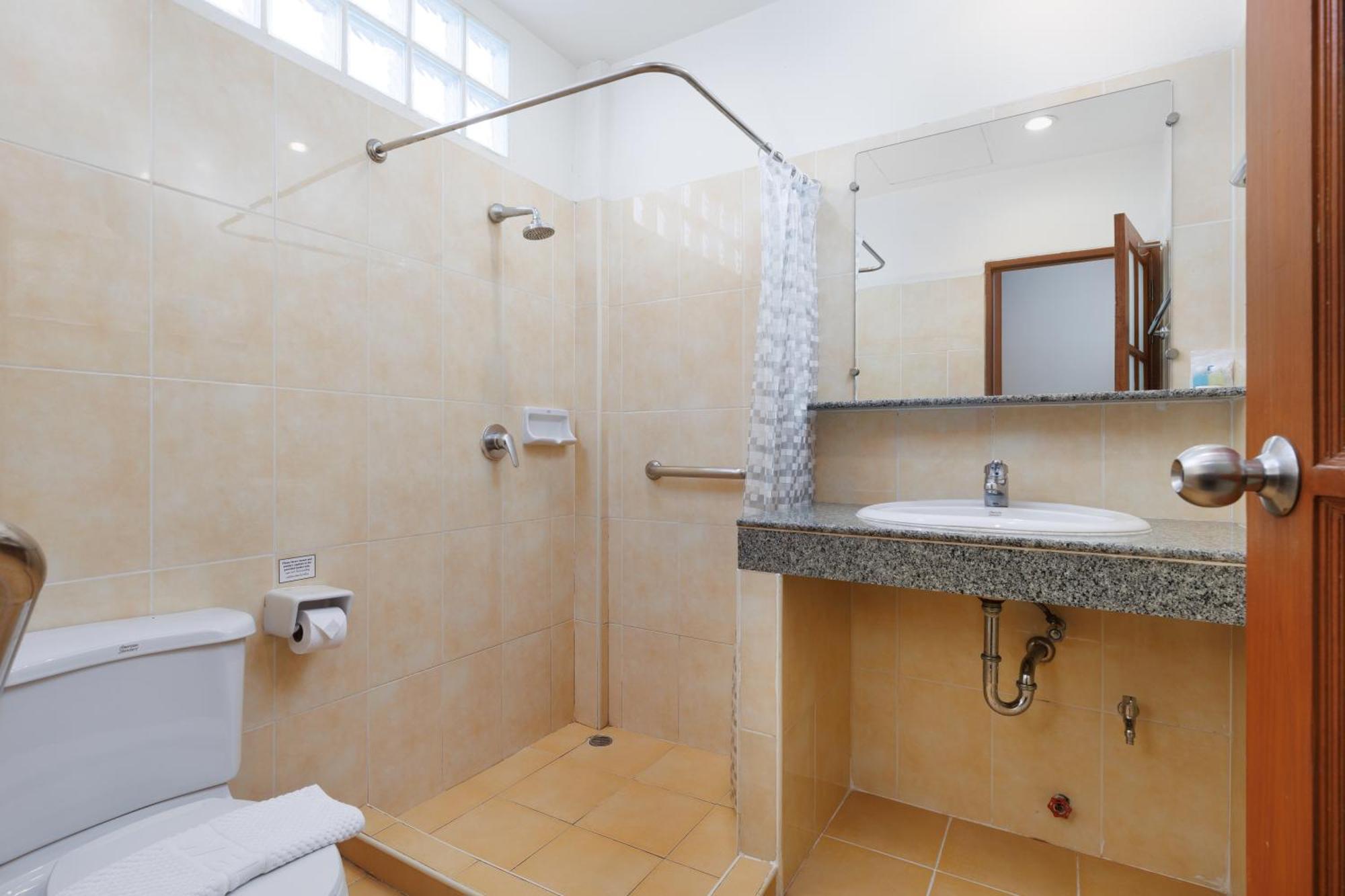Charlie House Pin Klao Hotel Bangkok Luaran gambar