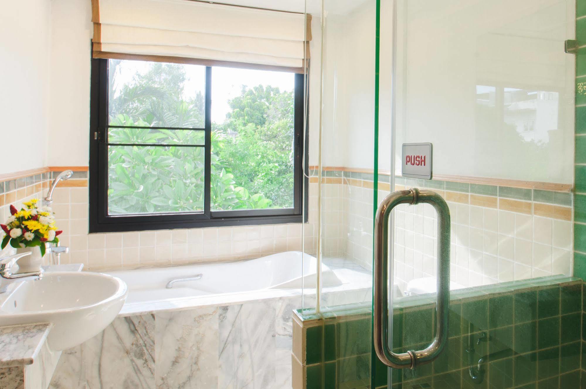 Charlie House Pin Klao Hotel Bangkok Luaran gambar